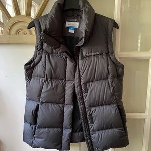 Women’s Columbia puffy vest. Size L